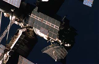 View of the Travers antenna on the Priroda module. 